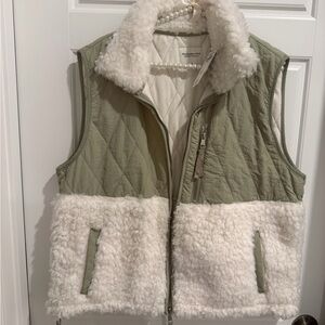 Abercrombie & Fitch Cream and Green Sherpa Vest